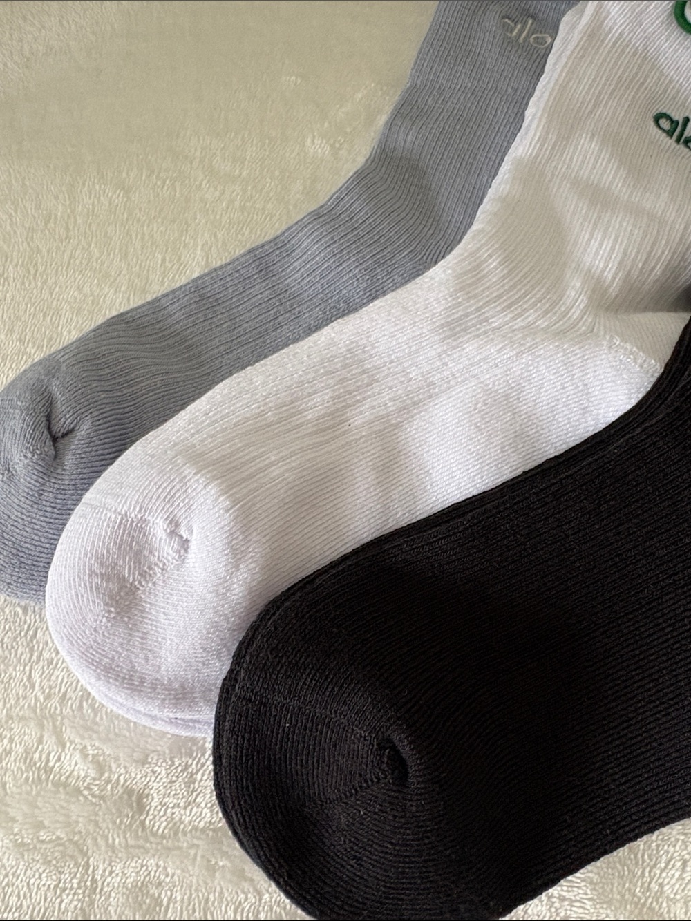 Alo Socks - Picture 8 of 11